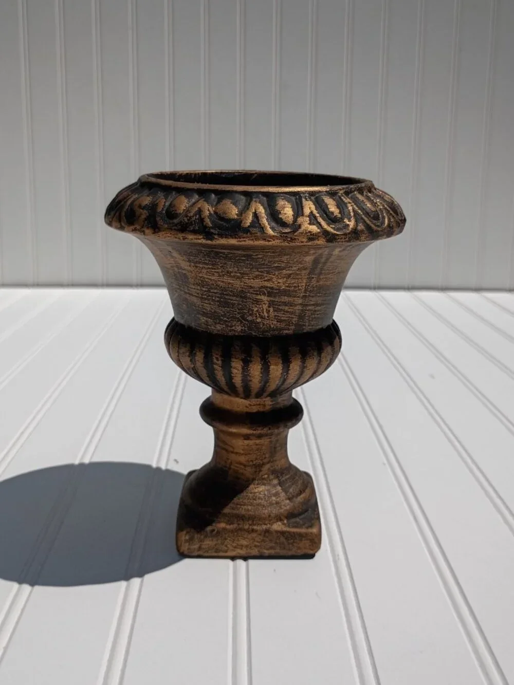 Vintage Style Pedestal Urn Vase Antique Gold Finish 7.5-inch Terracotta Planter